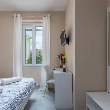 Roberto Couette-café Poreč