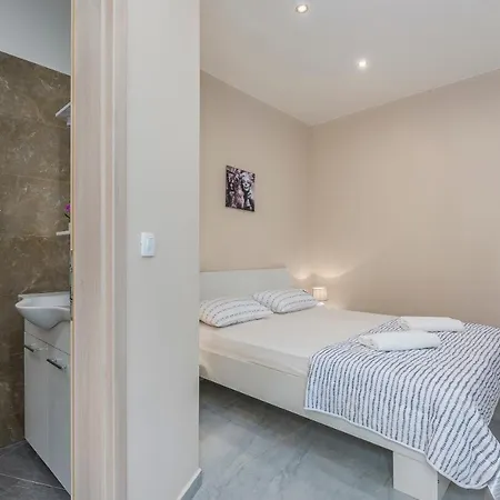 Roberto 3* 波雷奇